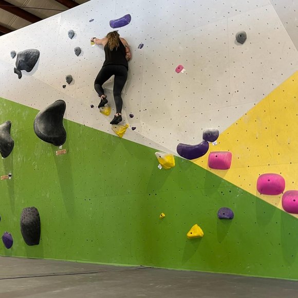 Meet your Posher, Taya - Picture 2 of 6